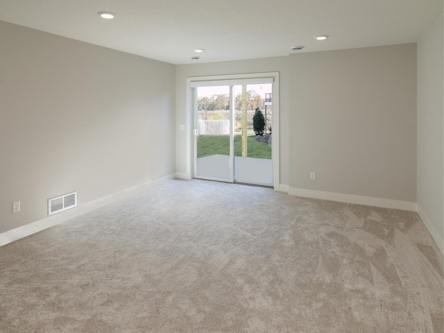 carpeted spare room with baseboards, visible vents, and recessed lighting