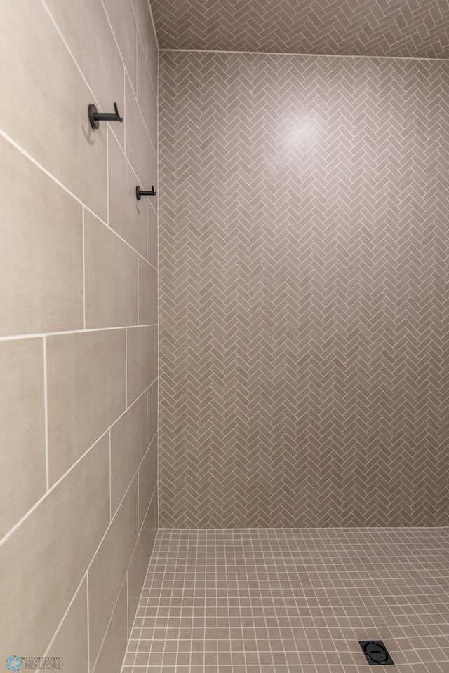full bath featuring tiled shower