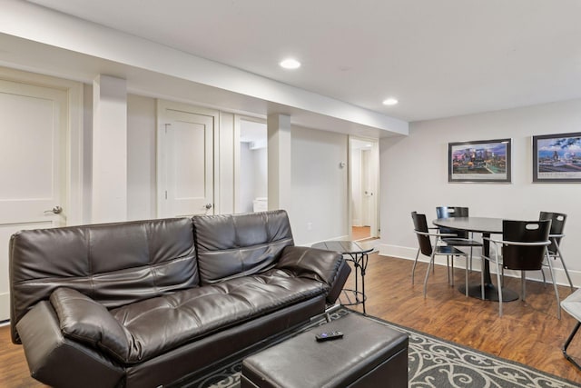 living area featuring recessed lighting, wood finished floors, and baseboards