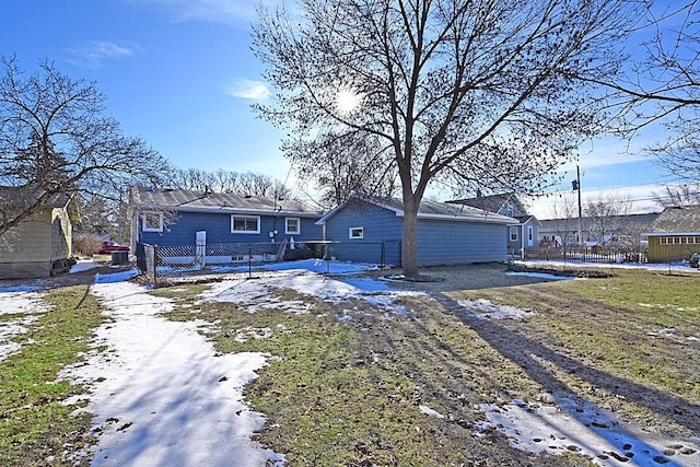 view of front of house featuring driveway and fence