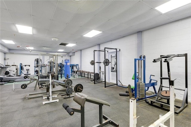 workout area with a drop ceiling