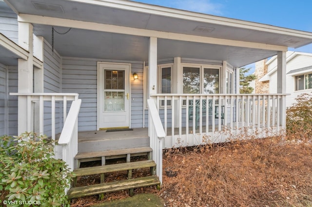 property entrance featuring a porch