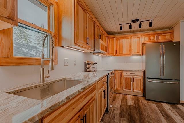 kitchen featuring dark wood finished floors, freestanding refrigerator, a sink, stainless steel range with electric cooktop, and wooden ceiling