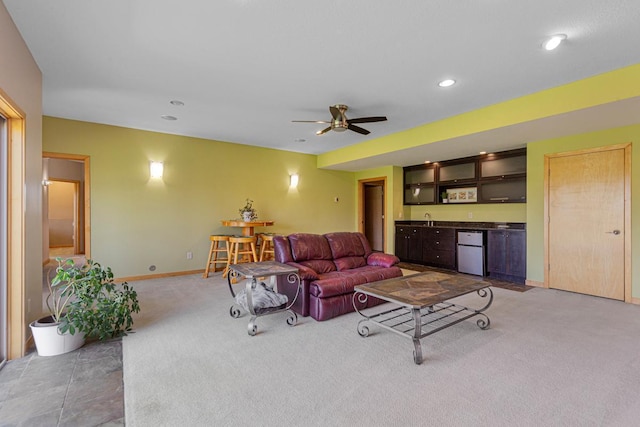 living area with wet bar, ceiling fan, light carpet, baseboards, and recessed lighting