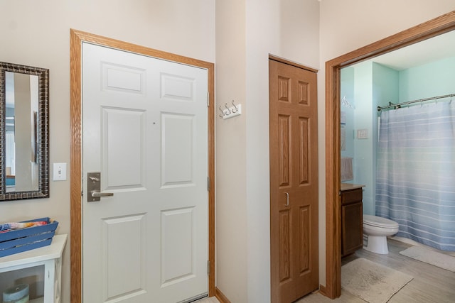 full bath with wood finished floors, vanity, toilet, and curtained shower