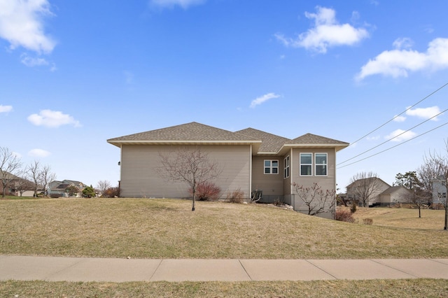 view of side of property featuring a lawn