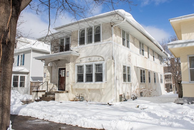 view of front of property featuring stucco siding
