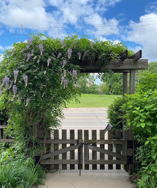 view of patio featuring a gate