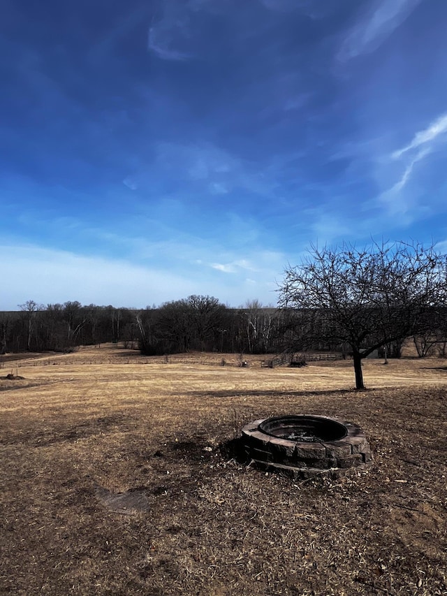 view of yard featuring a rural view