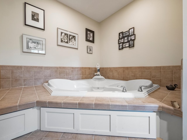 2904 Le Homme Dieu Vw NE, Alexandria, MN 56308 - full bathroom featuring a garden tub