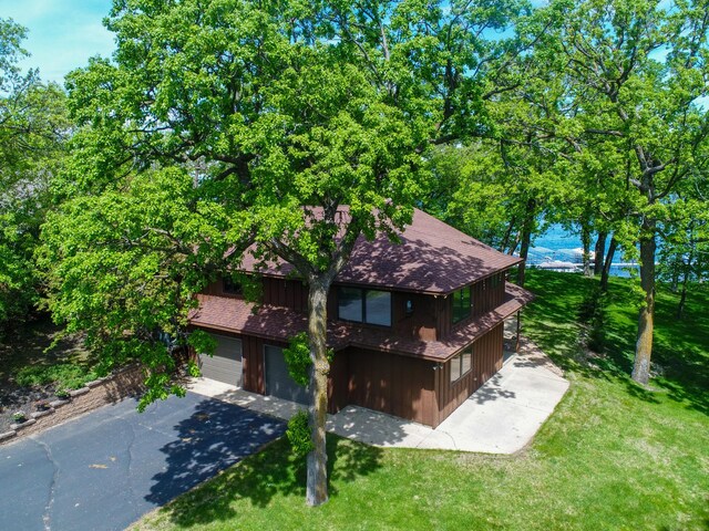 2904 Le Homme Dieu Vw NE, Alexandria, MN 56308 - view of front of property with driveway, roof with shingles, a front lawn, and an attached garage