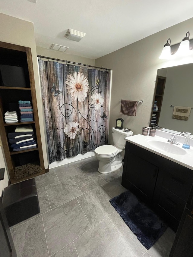 full bathroom with visible vents, toilet, vanity, and a shower with shower curtain