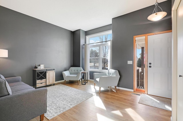 living room featuring visible vents, wood finished floors, and baseboards