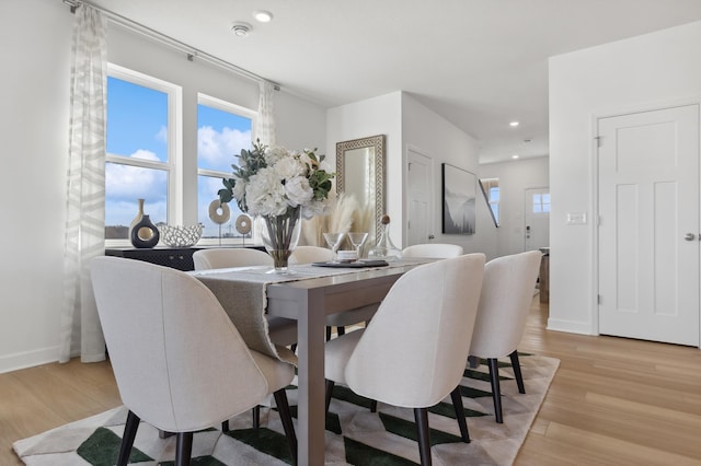 dining room with light wood-style floors, recessed lighting, and baseboards