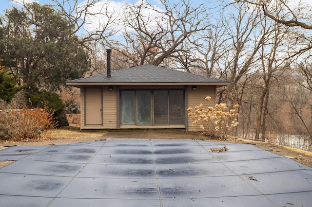 view of outdoor structure featuring a covered pool and an outdoor structure