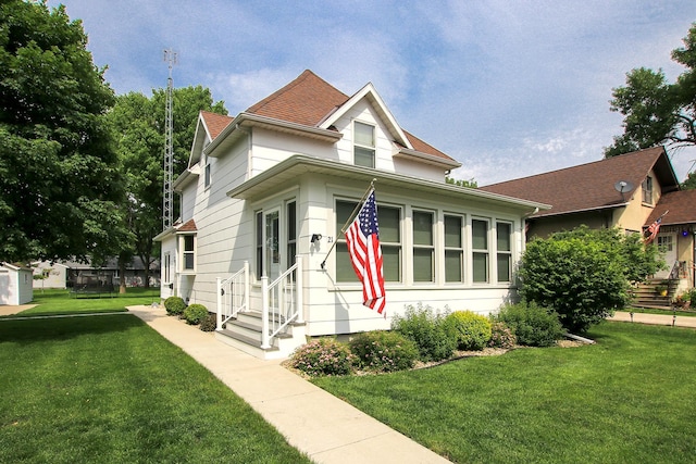 21 1st St NE, Fairfax, MN 55332 - view of front facade with entry steps and a front lawn