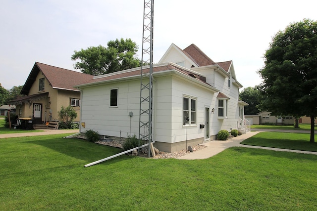 21 1st St NE, Fairfax, MN 55332 - view of side of home with a yard