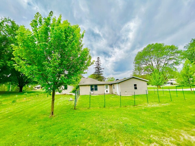 1789 Glynview Trl, Faribault, MN 55021 - view of yard