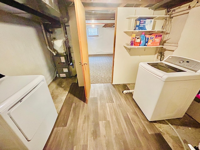 1789 Glynview Trl, Faribault, MN 55021 - laundry room featuring washing machine and dryer and wood finished floors