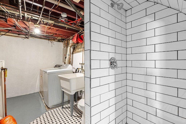 washroom with laundry area and independent washer and dryer