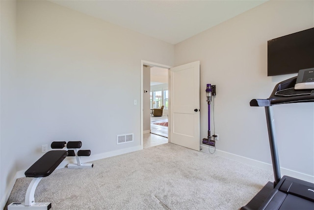 workout room with carpet, visible vents, and baseboards