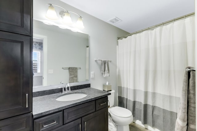 bathroom with toilet, vanity, visible vents, and a shower with curtain