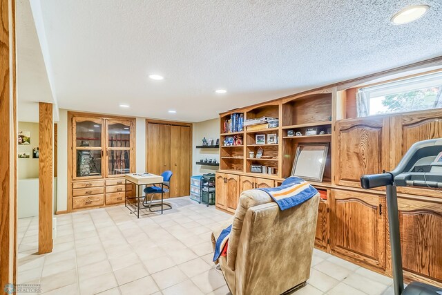 office featuring recessed lighting and a textured ceiling