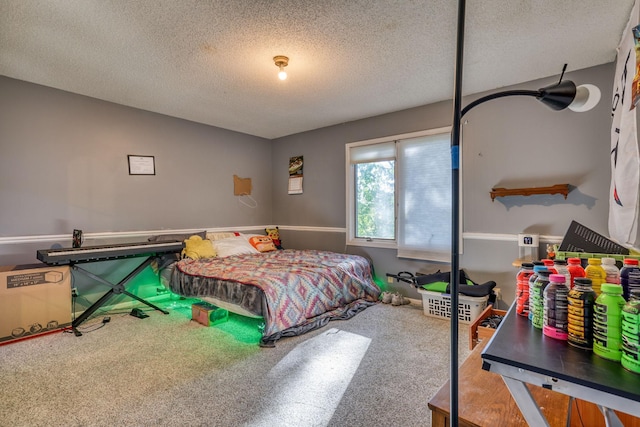 bedroom with carpet and a textured ceiling