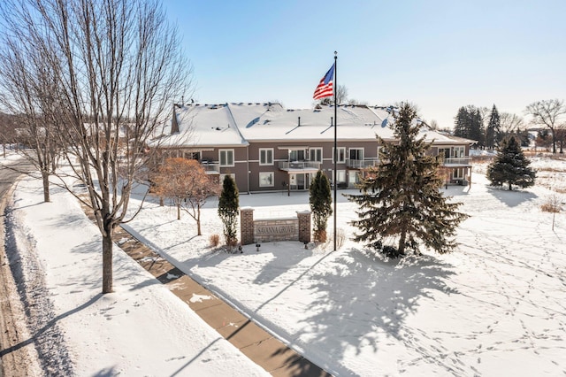 view of front of property