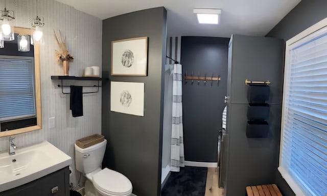 full bathroom with vanity, curtained shower, and toilet