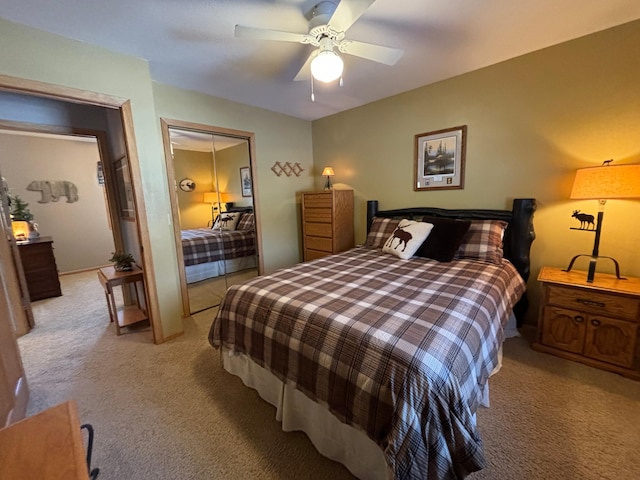 bedroom featuring light carpet, a ceiling fan, and a closet