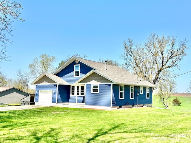view of front of house featuring concrete driveway, a front lawn, and a garage