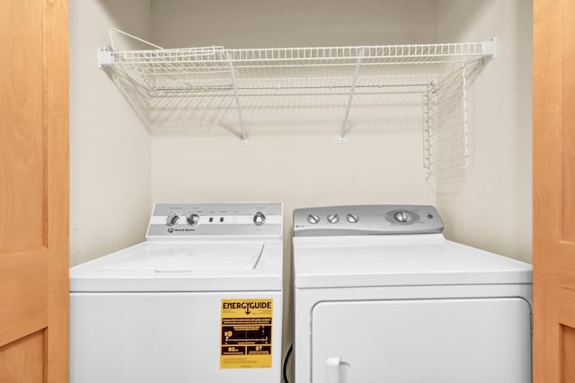 washroom with laundry area and independent washer and dryer