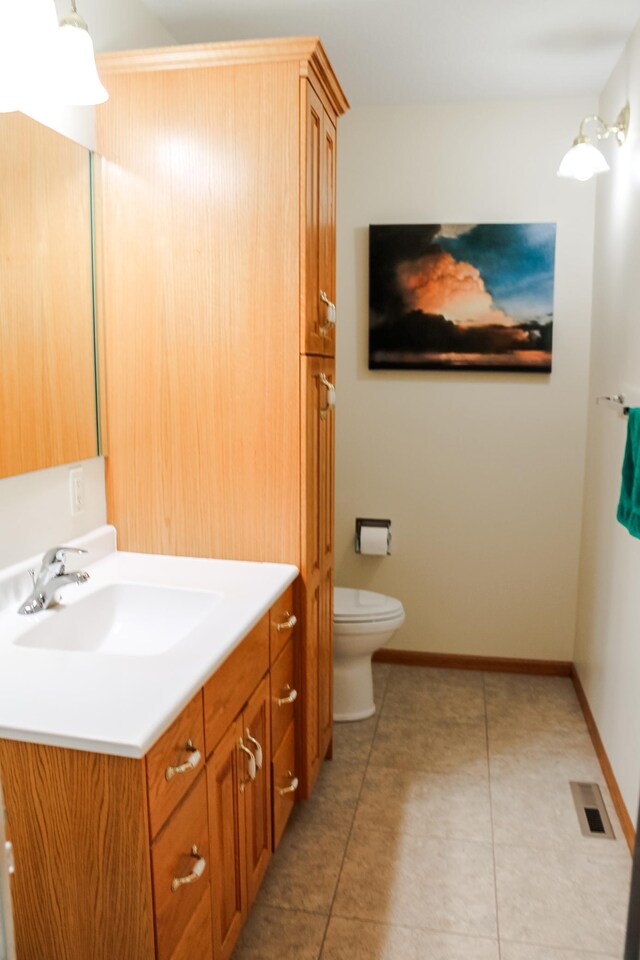 bathroom featuring tile patterned flooring, visible vents, baseboards, toilet, and vanity