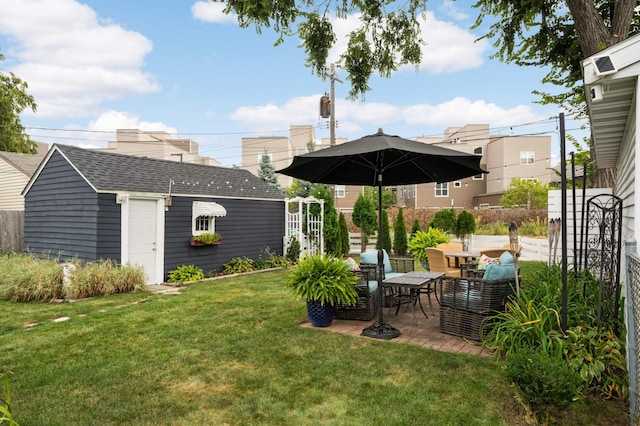 view of yard featuring a patio area, fence, and an outdoor structure