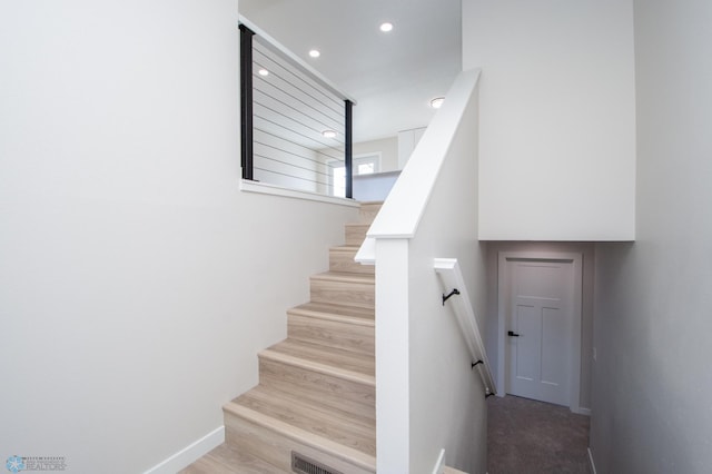 staircase with visible vents, recessed lighting, and baseboards