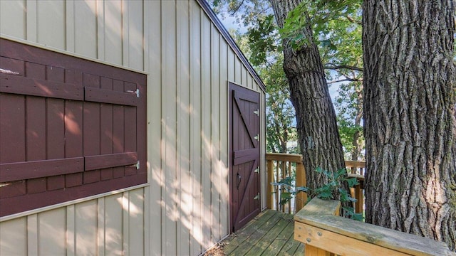 view of outbuilding