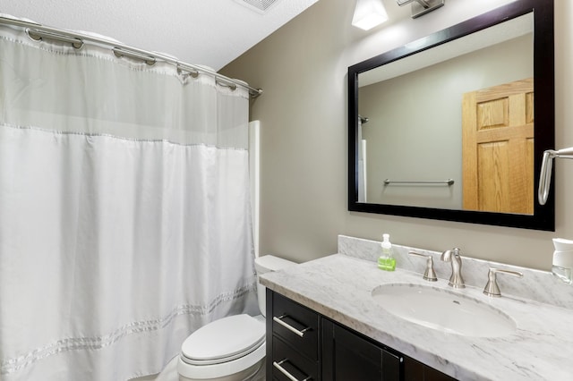 full bathroom with toilet, a shower with curtain, and vanity