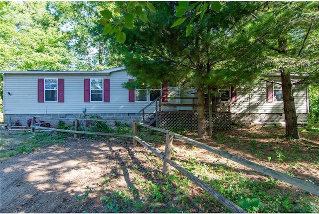 view of front facade featuring crawl space