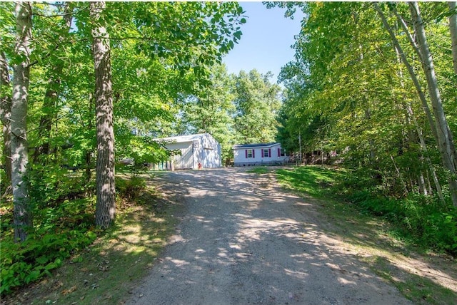 view of front facade featuring driveway and an outdoor structure