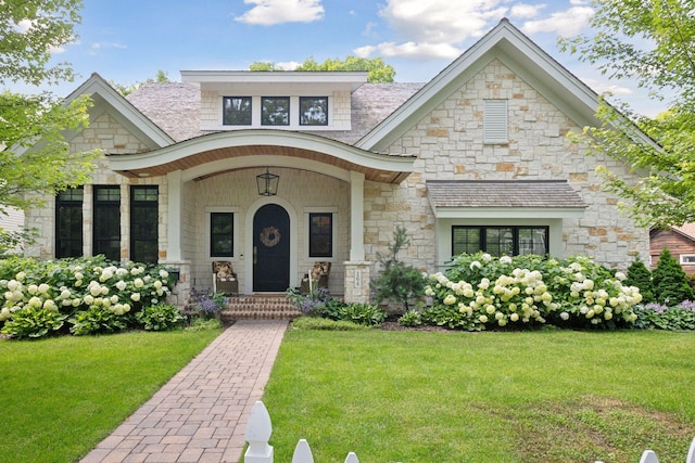 view of front of home featuring a front lawn