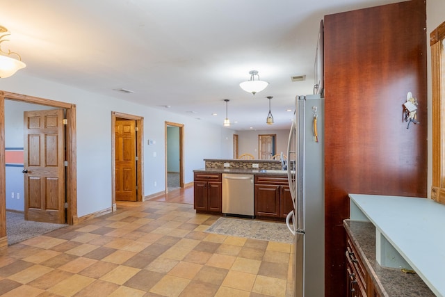 kitchen with visible vents, baseboards, decorative light fixtures, appliances with stainless steel finishes, and a sink