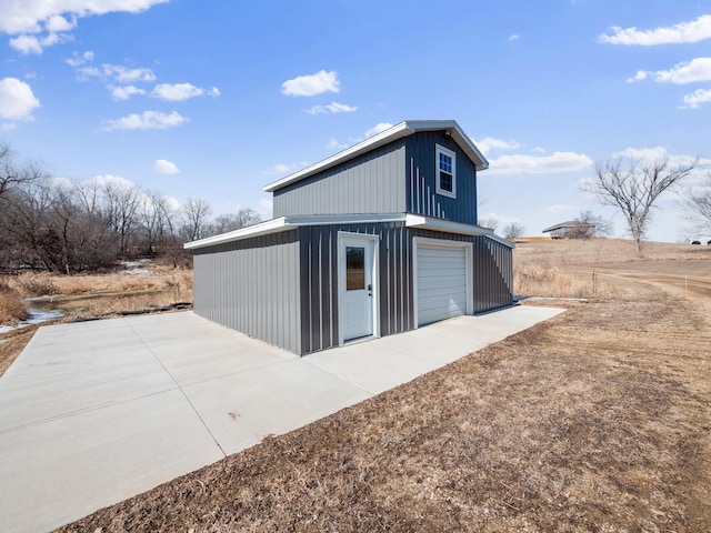 17170 Highview Ave, Minnewaska Twp, MN 56334 - view of outbuilding featuring driveway
