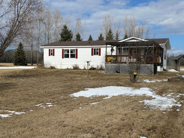 manufactured / mobile home with a wooden deck