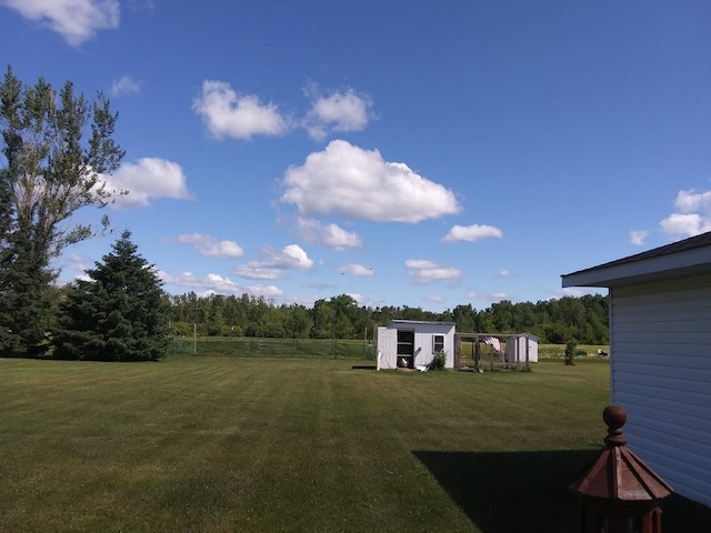 view of yard with a view of trees and an outdoor structure