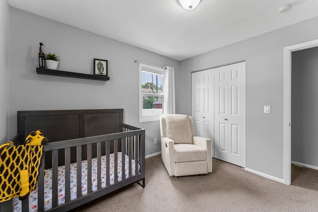 607 Adams St NE, Minneapolis, MN 55413 - bedroom with a closet, carpet, baseboards, and a textured ceiling