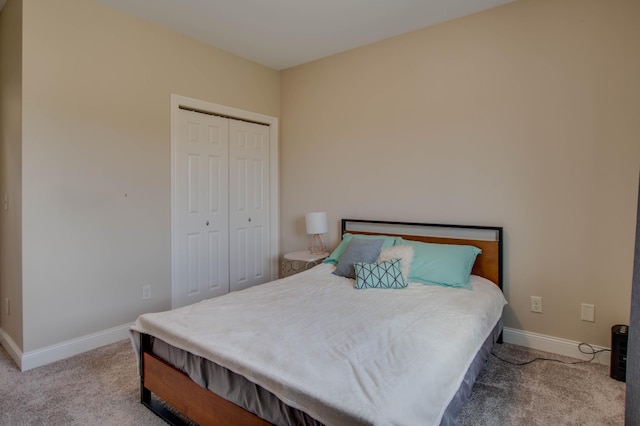 bedroom featuring a closet, carpet, and baseboards