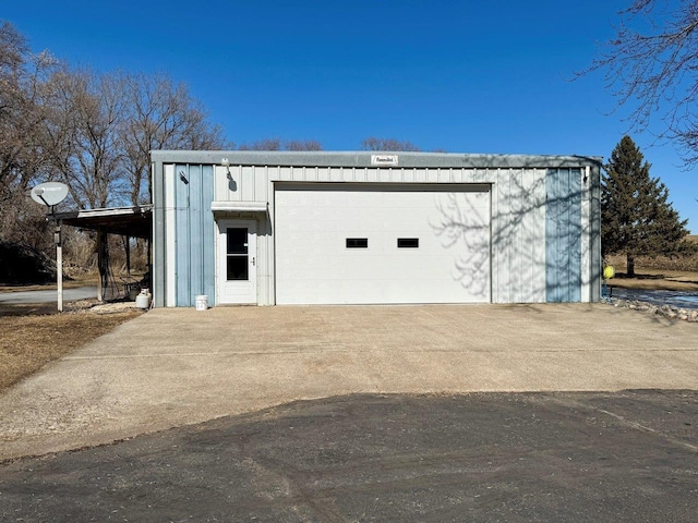 view of detached garage