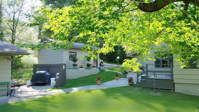 view of yard with a patio