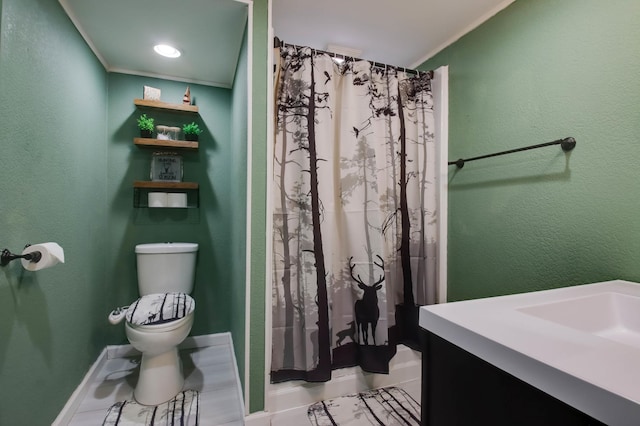 bathroom with a shower with curtain, toilet, ornamental molding, and a textured wall